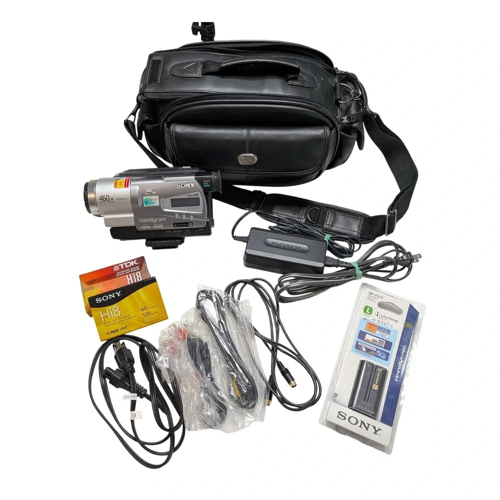 Sony Handycam CCD-TR818 Hi8 Video8 Camcorder NightShot Tested Bundle Tapes